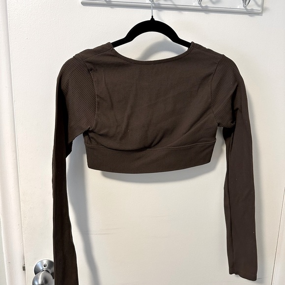 Ribbed Long Sleeve V-Neck Crop Top - Picture 2 of 2